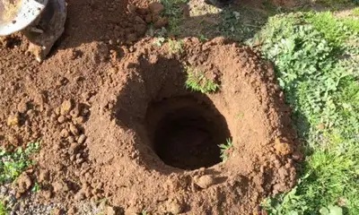 Trou cloture / Post Hole , Concrete Service, View more