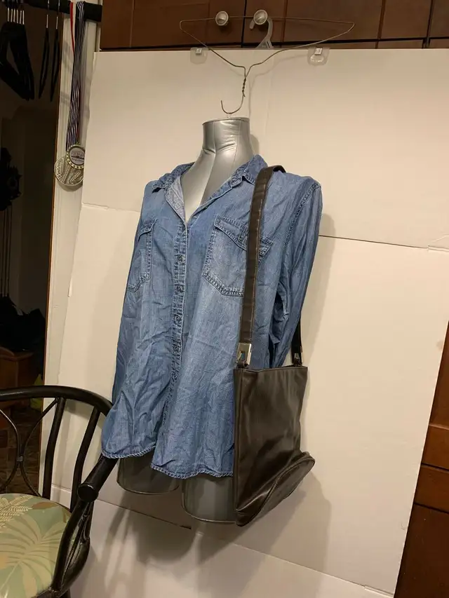 purse lot of 3 in Women's - Bags & Wallets in Oshawa / Durham Region - Image 3