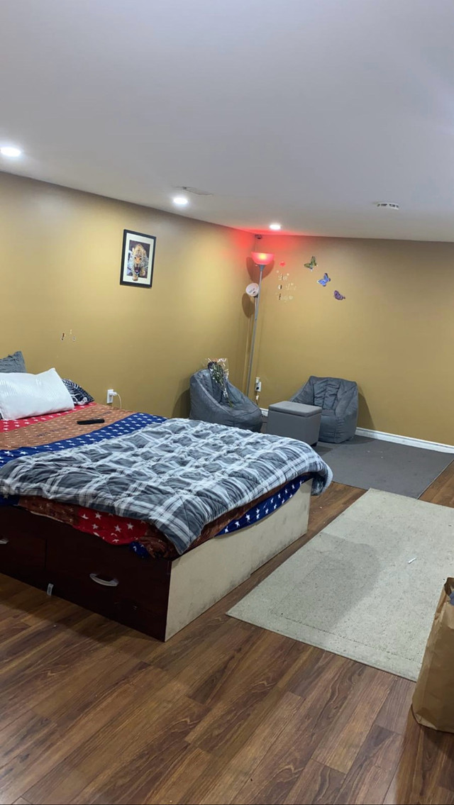 Basement master room with attached washroom in Room Rentals & Roommates in City of Toronto