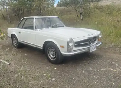 I’m selling both of my Mercedes-Benz 280 SL. The Green one is a 1968 automatic transmission, it’s a...