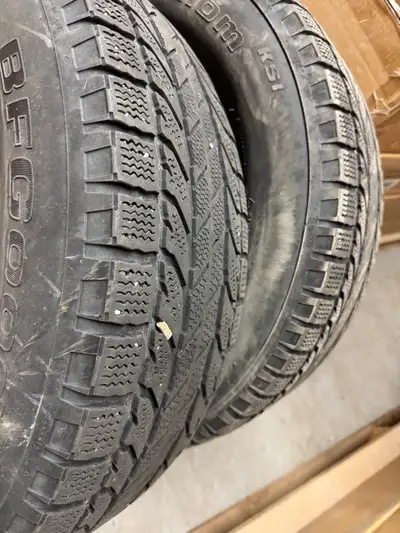 2 winter tire comes with Rims used only 1 season Size 215 65 16