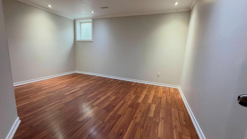 ACCOMMODATION AVAILABLE IN BRAMPTON NEAR MOUNT PLEASANT GO! 4