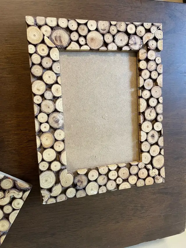 Set of Rustic Wood Slice Photo Frames – Cabin / Farmhouse Decor in Home Décor & Accents in Ottawa - Image 3