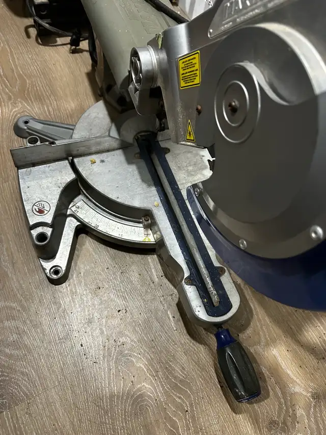 Mastercraft Hawkeye Mitre Saw 10” sliding pickup only @ Glynn rd in Power Tools in Oshawa / Durham Region - Image 3