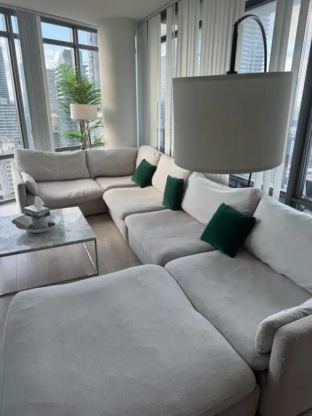 Structube secrional Sofa in Couches & Futons in City of Toronto - Image 3