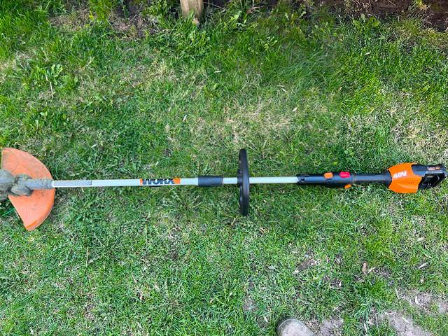 Worx 40V weed trimmer plus charger and two batteries in Lawnmowers & Leaf Blowers in London
