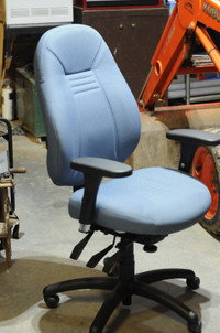 Clean Fully Adjustable Office Chair