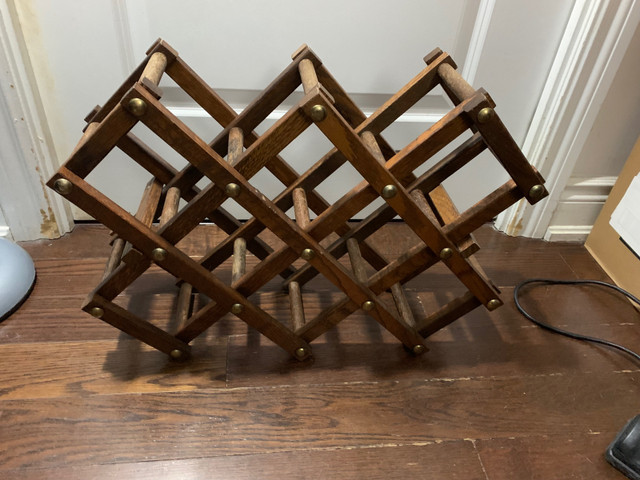 Vintage 10 bottles Solid Wood Folding Wine Rack in good con $25 in Arts & Collectibles in Markham / York Region
