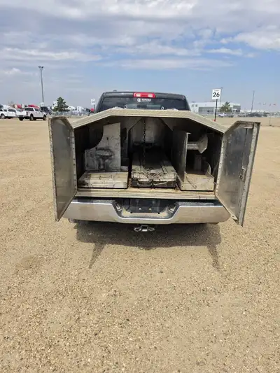 Dimensions 81 inches long 59 inches wide and 70 in 22 in tall and 34in Off of a ram 1500 6 ft 4 box...