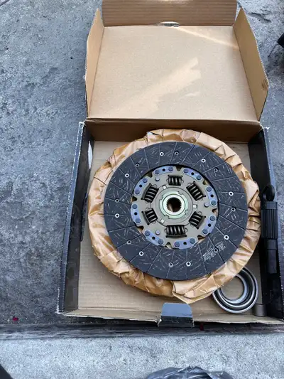 Selling Nissan Frontier 03-04 clutch kit brand new never used. Price $300. Idler/Tensioner pulley 2...
