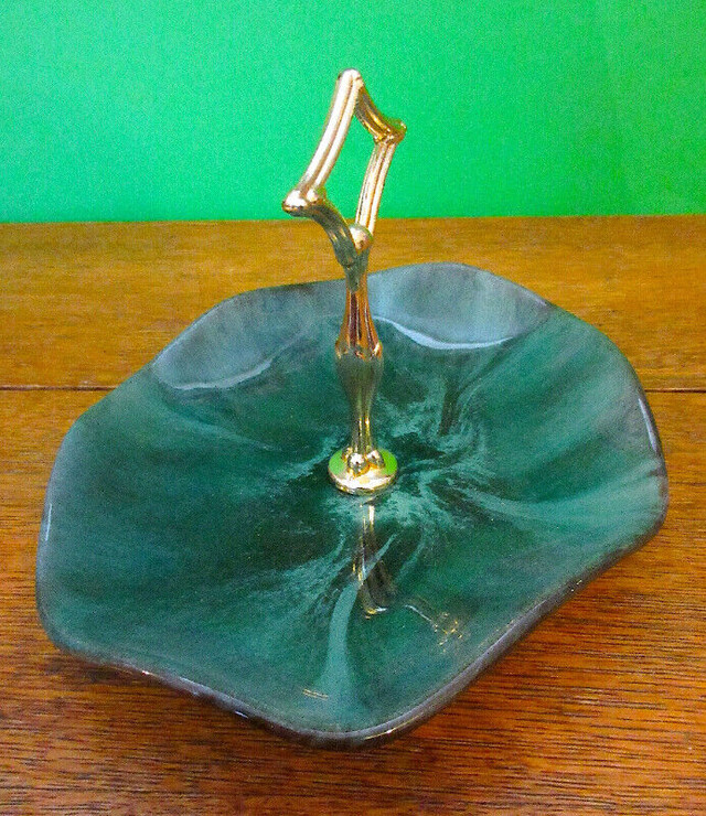 Blue Mountain Pottery 1-Tier Green Candy Dish ExcellentCondition in Arts & Collectibles in Stratford - Image 3