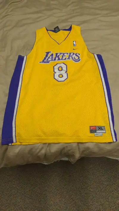 Kobe Bryant XL Lakers Swingman Jersey. Used.