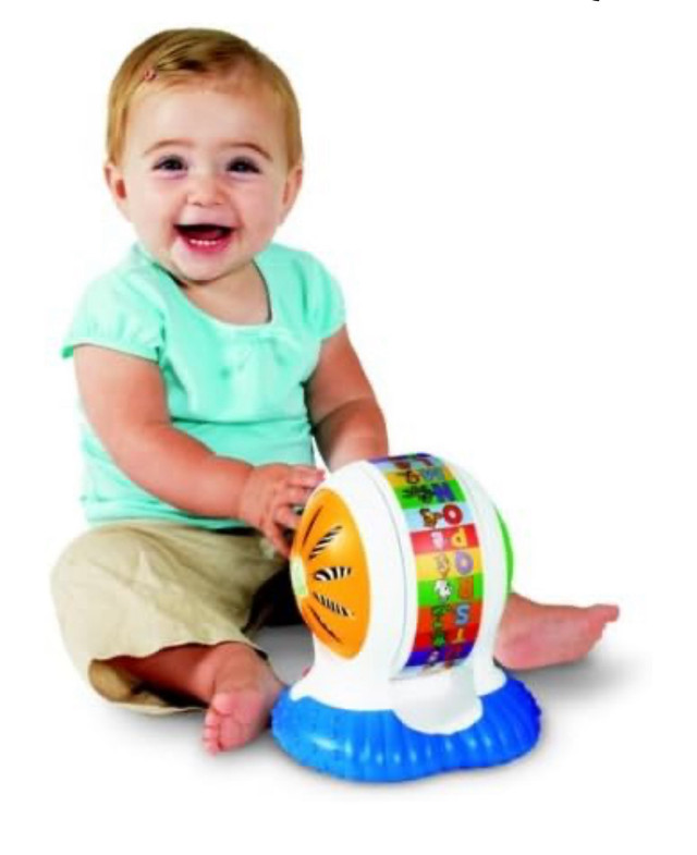 LeapFrog Spin & Sing Alphabet Zoo (French Version) in Toys & Games in North Bay