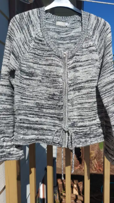 MIGNON CHANDAIL/VESTE À PRIX MODIQUE, View more
