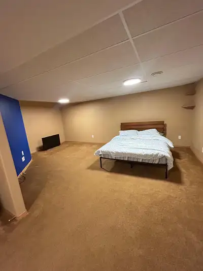 I am offering a generously sized room for rent, complete with essential amenities for comfortable li...
