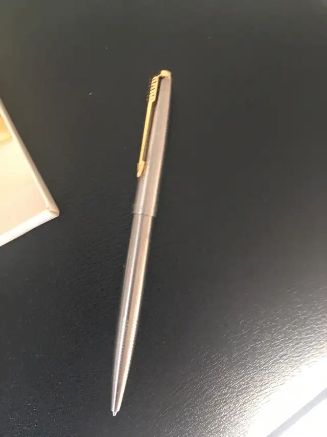 Vintage Parker fountain pen 45 & pen.14k nib. in Arts & Collectibles in Markham / York Region - Image 4