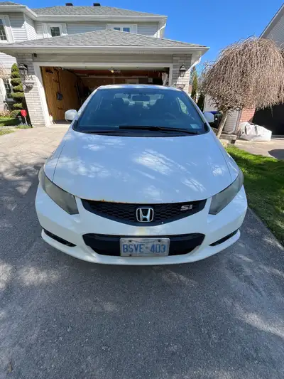 I'm selling my 2013 Honda Civic Si 2 Door Coupe, a sporty and reliable ride with 374,775 kilometers...