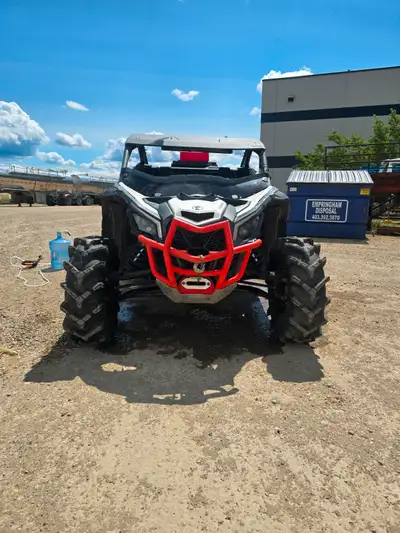 SXS was fully serviced last spring and rode 3x since. at turple Bros only 2200kms on machine comes w...