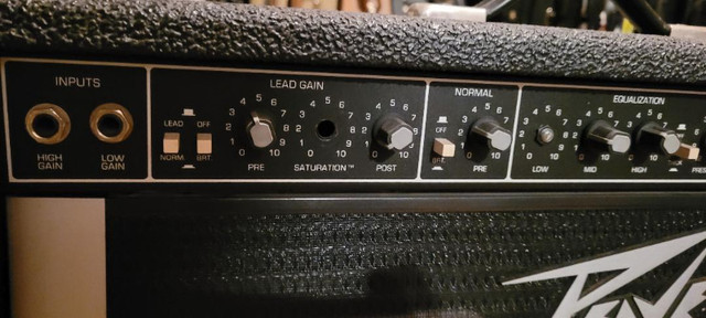 Peavey Classic Chorus 130  Stereo Series   2x12" Combo in Amps & Pedals in Calgary - Image 3