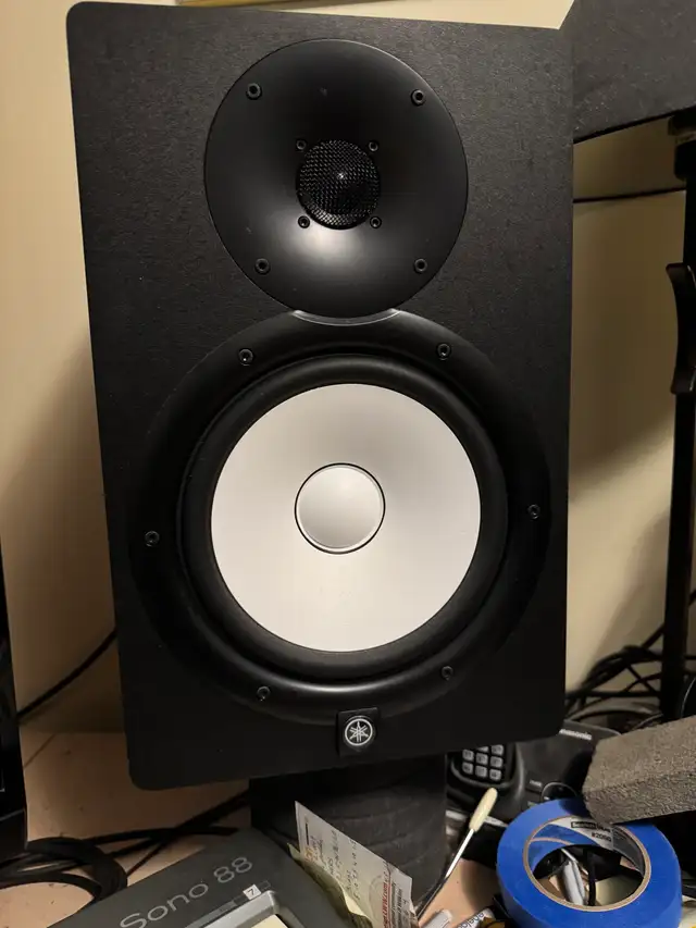 (2) Yamaha HS8 Powered Studio Reference Monitors in Pro Audio & Recording Equipment in Ottawa - Image 3