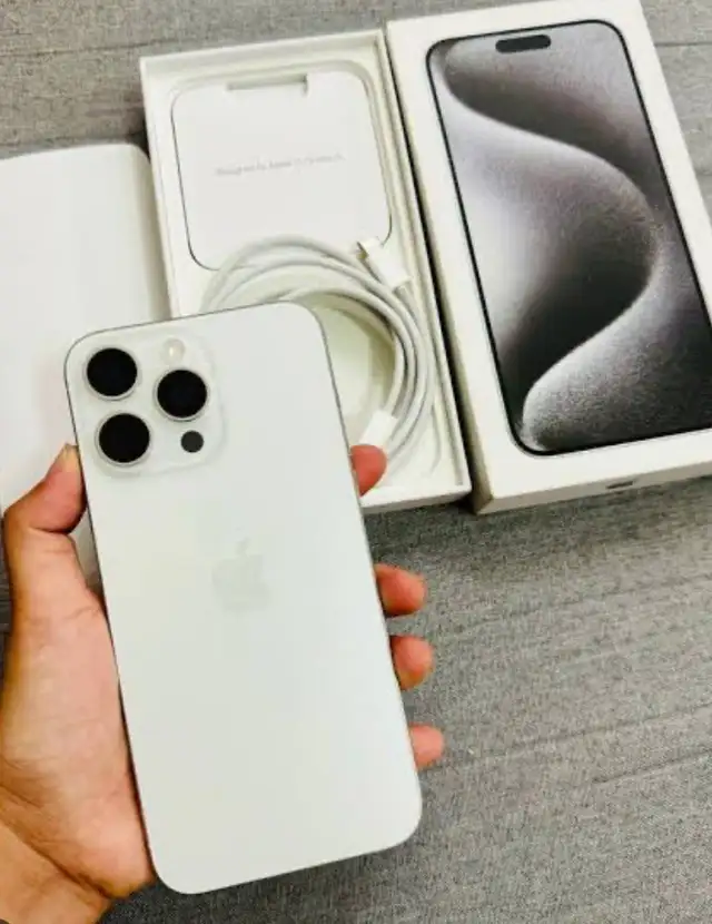 Apple iPhone 15 Pro Max 512GB in Cell Phones in Mississauga / Peel Region - Image 6