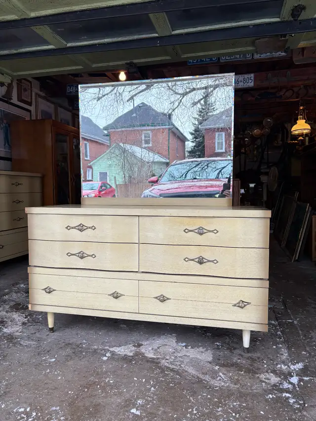 6 Drawer Mid Century Dresser in Dressers & Wardrobes in Peterborough - Image 2