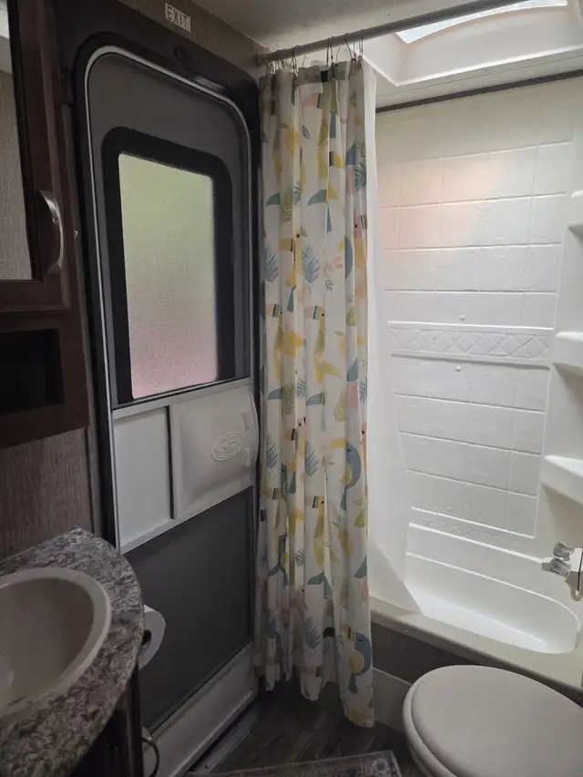 2017 Keystone Passport 2810BH Ultra Lite Bunkhouse – Sleeps 10 in Travel Trailers & Campers in Penticton - Image 8