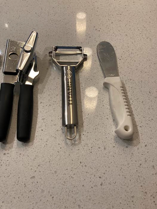 Selling Kitchen items, Can opener, wine bottle opener Peeler in Other in Calgary - Image 4