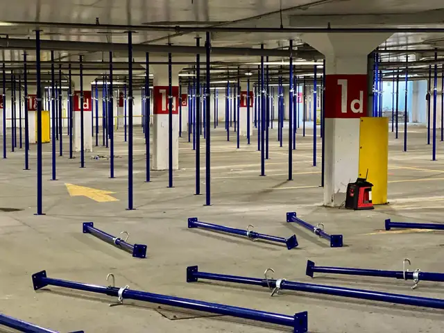 Adjustable shoring jacks for sale in Ladders & Scaffolding in Oakville / Halton Region - Image 2