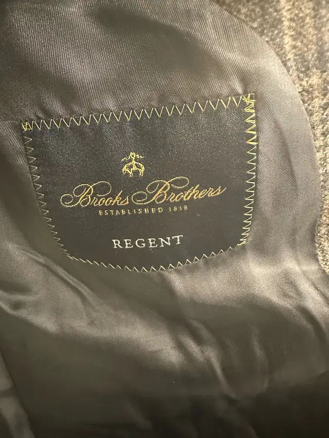 Brooks Brothers Blazer 48R in Men's in City of Toronto - Image 3