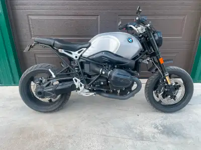 2017 BMW RnineT for sale with many, many aftermarket parts on it. Excellent running, driving, and ha...