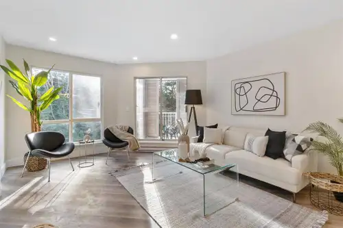 Renovated 2 Bedrooms and 1 Bath Condo. Stainless steel Appliances , good organizer and storage. Sout...