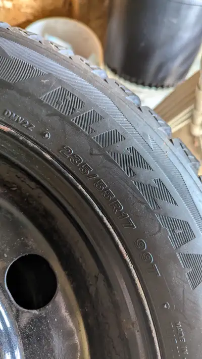 4pneu d'hiver Bridgestone blizzak 235/55/r17 4 jante acier 4valve tpms Étais sur Ford Escape 2017