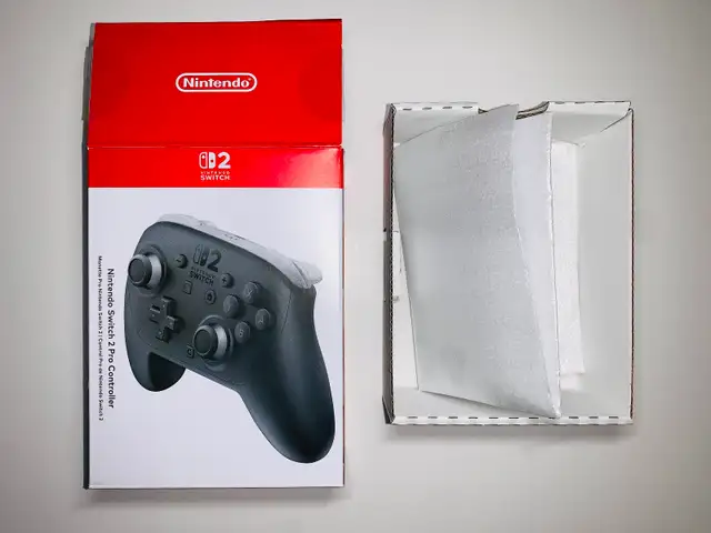 NINTENDO SWITCH 2-PRO CONTROLLER (EMPTY BOX) (C011) in Nintendo Switch in City of Montréal - Image 5