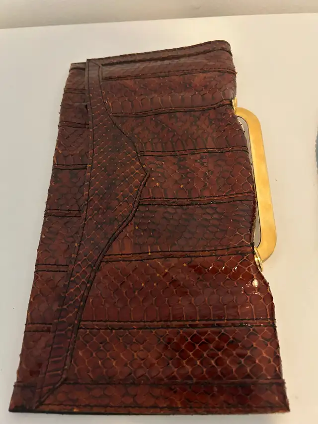 Gold tone/ grey crochet / snakeskin purses in Women's - Bags & Wallets in Barrie - Image 9