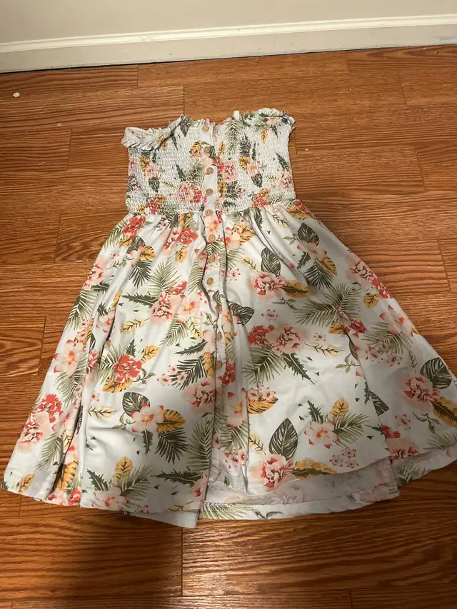 Short summer flowy dress in Women's - Dresses & Skirts in Delta/Surrey/Langley - Image 2