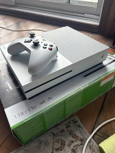 Xbox One S 1TB (Disc) + Manette originale + Boîte, View more
