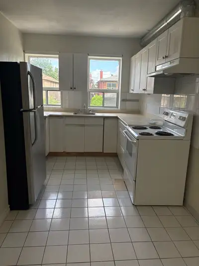 Affordable 2 bedroom 1 bath apartment located difectly beside Runnymede Park. Walking distance from...