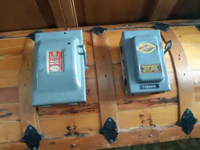 *~ CLICK SHOW MORE TO READ THE AD ~ CHECK OUT MY OTHER ADS ON MY SITE ~* *~ 2 Vintage Electric Switc...