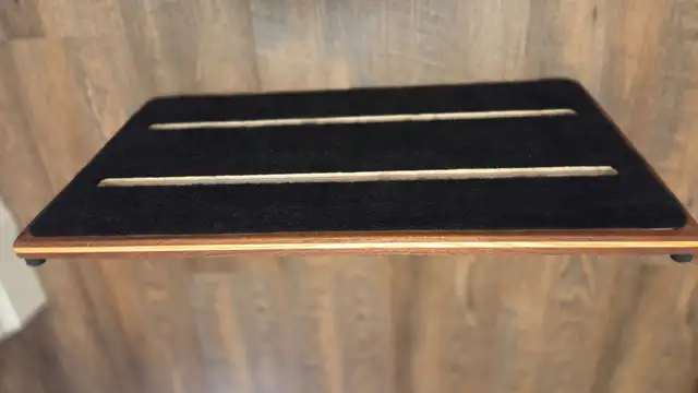 Ruach Foxy Lady Size 3 Large Wood Pedal board and Case in Amps & Pedals in City of Toronto - Image 6