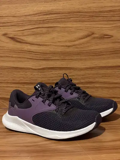 Women’s Under Armour Charged Auror Training Shoes sz6, View more
