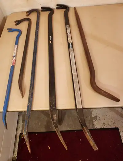 2 x 24in Wrecking Bars Selling For $15 Each 3 x 36in Wrecking Bars Selling For $25 Each (1 is Sold)...
