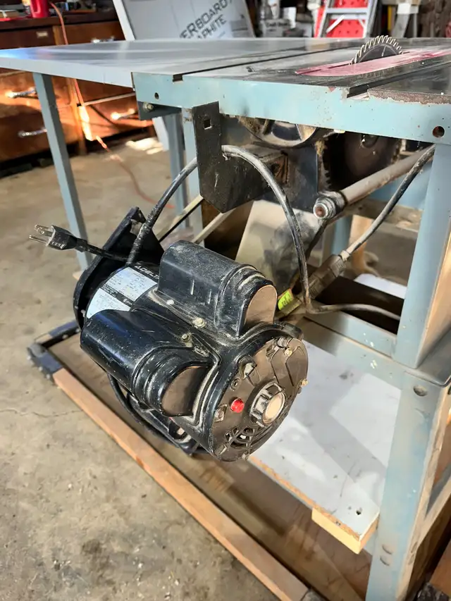 10” Delta deluxe contractor saw in Power Tools in Hamilton - Image 4