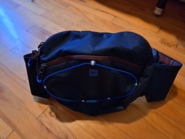 Sac randonnée 45 L + sac a la taille/ waist bag MEC dans Autre  à Ville de Montréal - Image 3