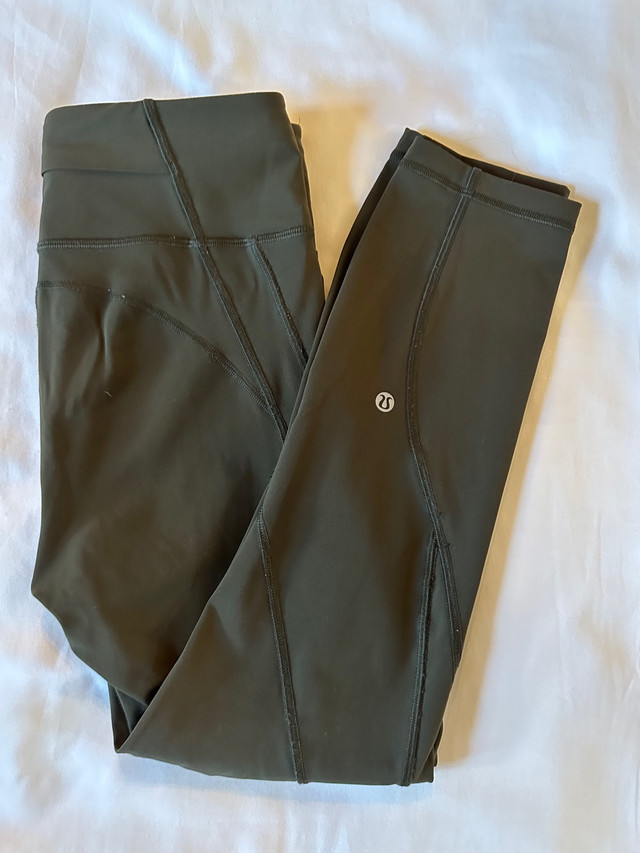  Lululemon leggings size 6  in Women's - Bottoms in Thunder Bay