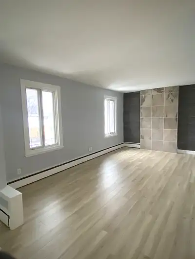 Appartement 5 1/2 rénové, 2 chambres + 1 bureau