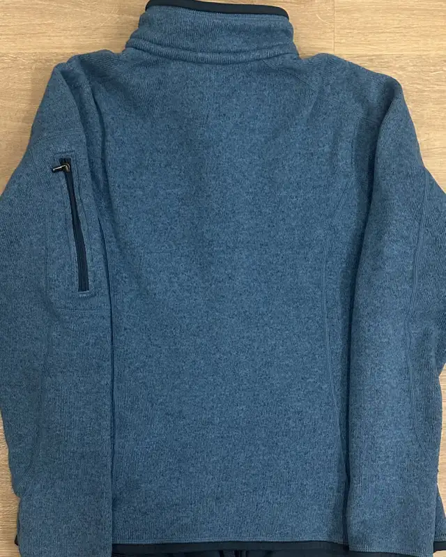 Patagonia Women’s Blue Fleece Sweater - Medium in Women's - Tops & Outerwear in Calgary - Image 4