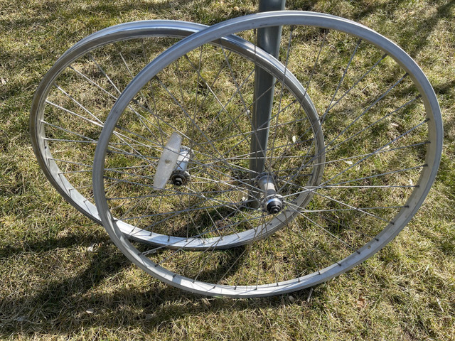 3 bicycle wheels aluminum  in Frames & Parts in London - Image 2
