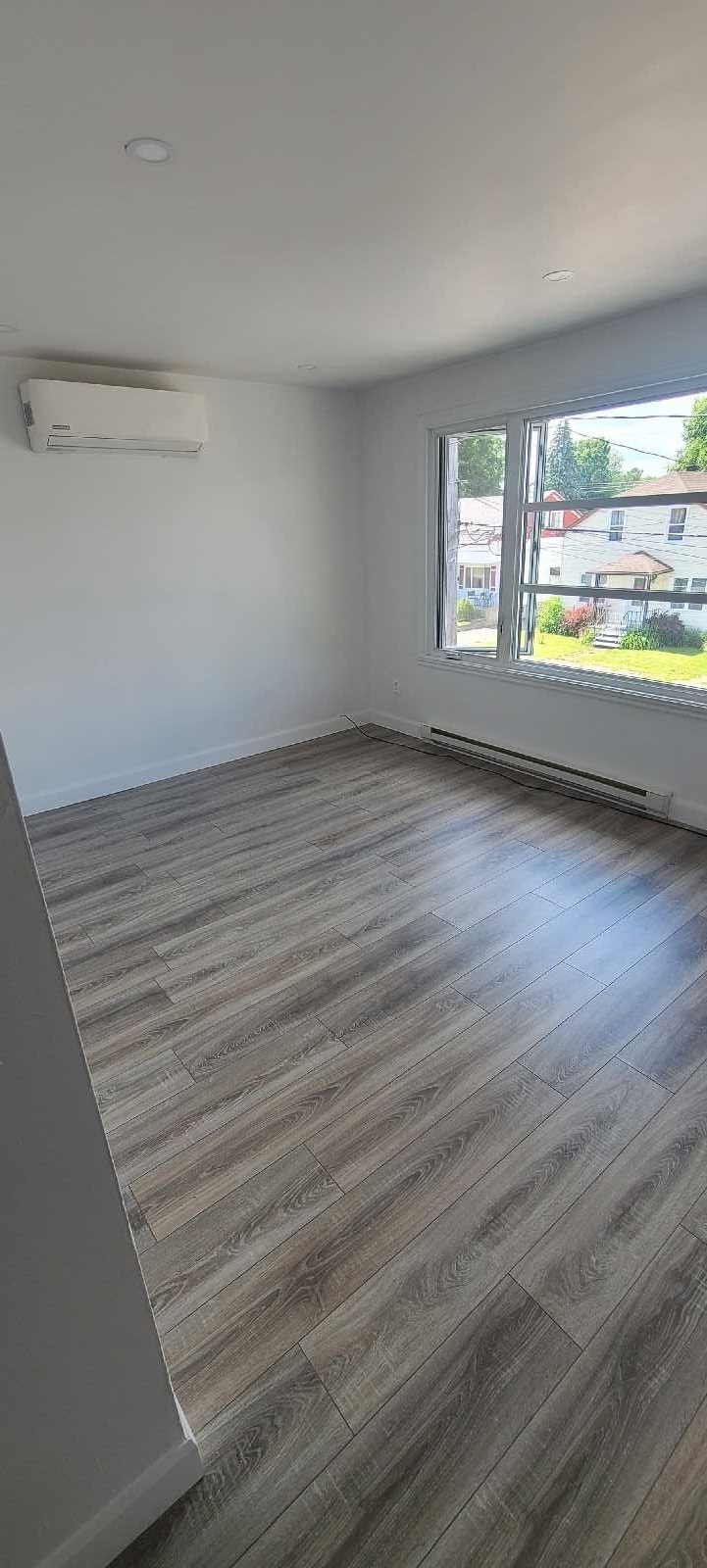 Fully Renovated 4 1/2 Apartment in Salaberry De Valleyfield — photo 2