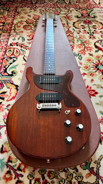 Here we have a very rare and hard to find vintage Univox "Limited Edition" model, built in Japan in...